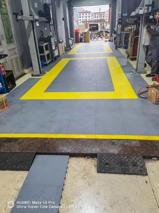 18 mm Solid Top Tile view 3