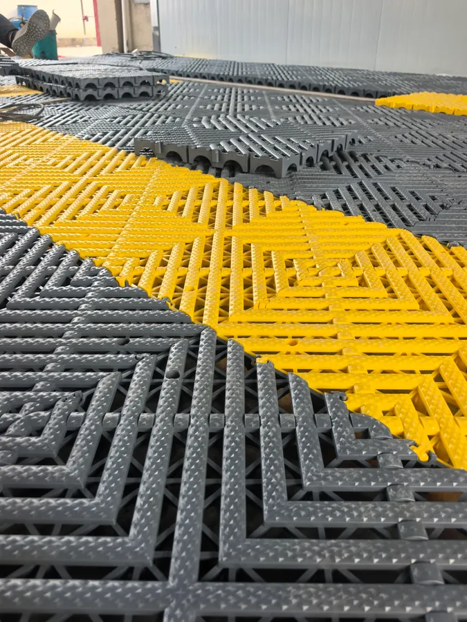 42 mm Reinforced Grating Tile view 2