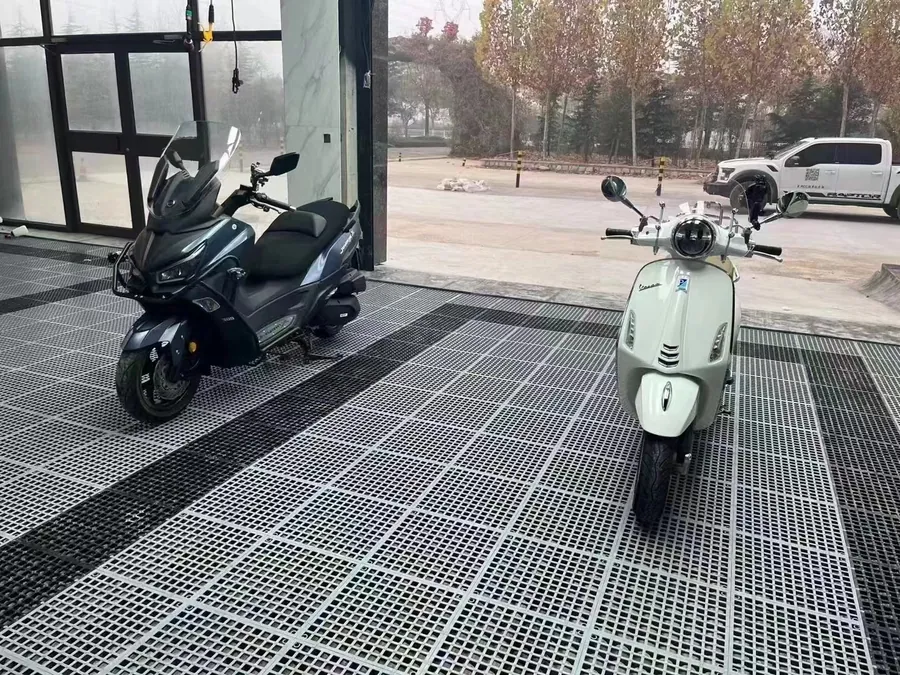 Garages and Showrooms installation
