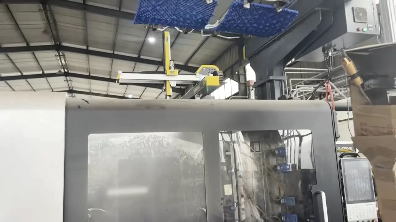 Injection molding with robotic take-out
