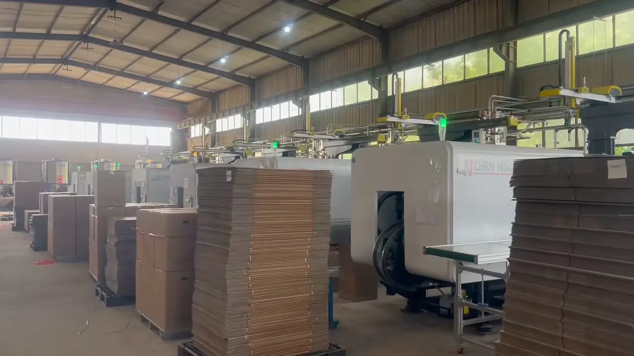 Injection molding hall at the GELIBAO factory in Zaozhuang